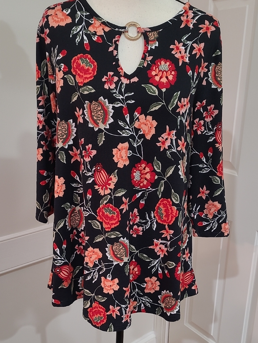 Misia Black Floral Keyhole Tunic Top - Red & Peach Flowers - Size M